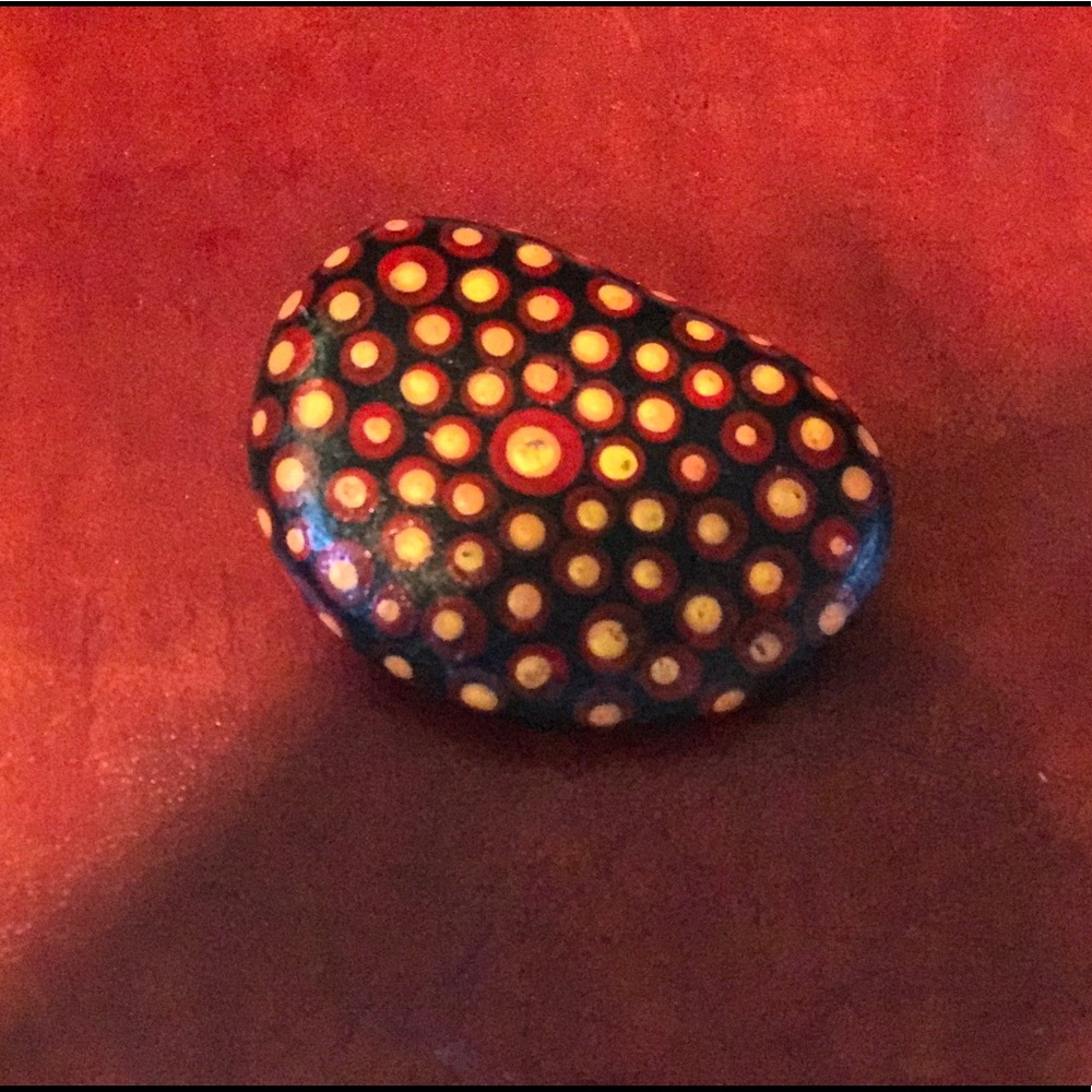Hand painted stone - Picture 4 of 4